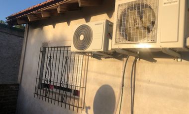 Casa tipo duplex,4 ambientes,amplio lote,con local