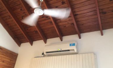 Casa tipo duplex,4 ambientes,amplio lote,con local