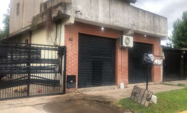 Casa tipo duplex,4 ambientes,amplio lote,con local