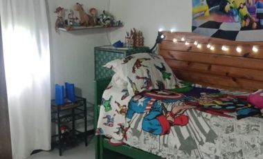 Casa tipo duplex,4 ambientes,amplio lote,con local