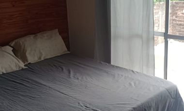 Casa tipo duplex,4 ambientes,amplio lote,con local
