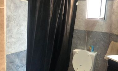 Casa tipo duplex,4 ambientes,amplio lote,con local