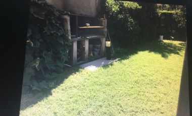 Casa tipo duplex,4 ambientes,amplio lote,con local