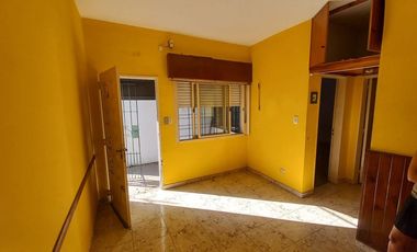 OPORTUNIDAD MORON PH 3 AMB C/CON COCHERA Y PATIO
