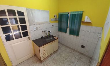 OPORTUNIDAD MORON PH 3 AMB C/CON COCHERA Y PATIO