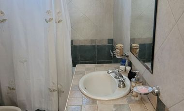 CASA 5 AMBIENTES CON PARQUE QUINCHO COCHERA
