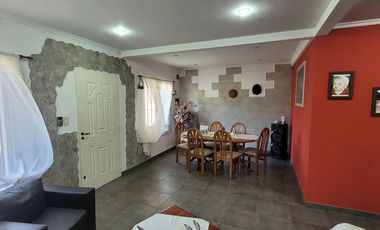 CASA 5 AMBIENTES CON PARQUE QUINCHO COCHERA