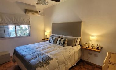 CASA 5 AMBIENTES CON PARQUE QUINCHO COCHERA