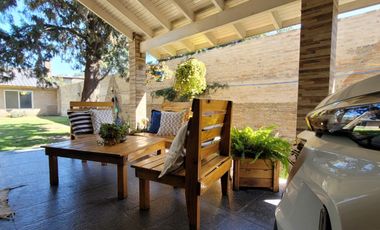 CASA 5 AMBIENTES CON PARQUE QUINCHO COCHERA