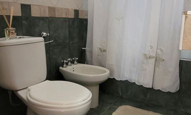 CASA 5 AMBIENTES CON PARQUE QUINCHO COCHERA
