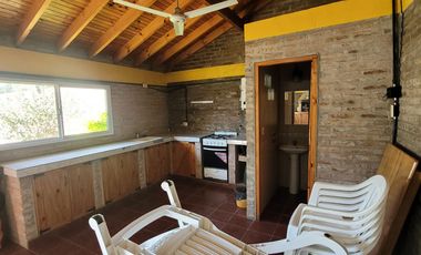 CASA 5 AMBIENTES CON PARQUE QUINCHO COCHERA
