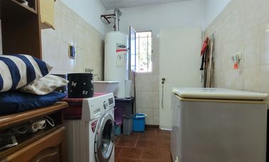 CASA 5 AMBIENTES CON PARQUE QUINCHO COCHERA