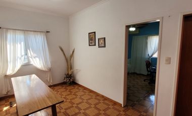 CASA 5 AMBIENTES CON PARQUE QUINCHO COCHERA