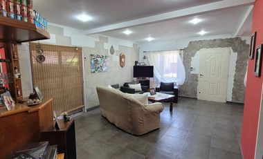 CASA 5 AMBIENTES CON PARQUE QUINCHO COCHERA