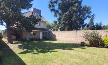 CASA 5 AMBIENTES CON PARQUE QUINCHO COCHERA