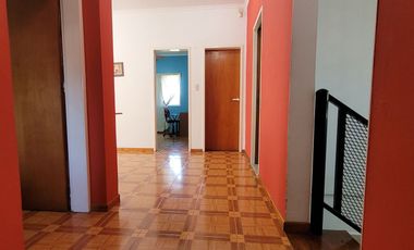 CASA 5 AMBIENTES CON PARQUE QUINCHO COCHERA