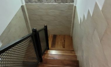 CASA 5 AMBIENTES CON PARQUE QUINCHO COCHERA