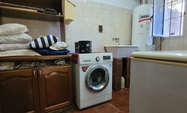CASA 5 AMBIENTES CON PARQUE QUINCHO COCHERA