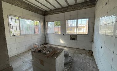 VENTA CASA 4 AMB A TERMINAR S/LOTE PROPIO 492 MTS