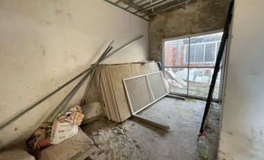VENTA CASA 4 AMB A TERMINAR S/LOTE PROPIO 492 MTS