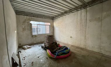 VENTA CASA 4 AMB A TERMINAR S/LOTE PROPIO 492 MTS