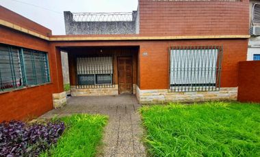 Venta / Permuta Casa 4 Amb Hurlingham APTO CREDITO