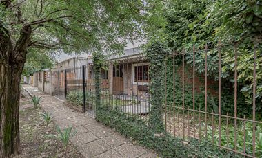 CASA 4 AMB C/QUINCHO JARDIN Y COCHERA MORENO