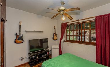 CASA 4 AMB C/QUINCHO JARDIN Y COCHERA MORENO