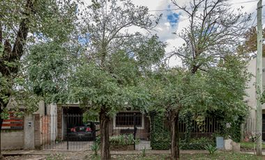 CASA 4 AMB C/QUINCHO JARDIN Y COCHERA MORENO