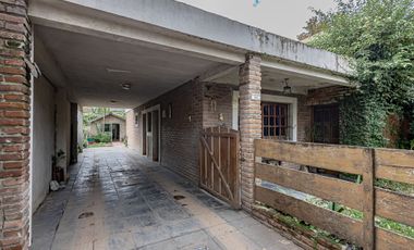 CASA 4 AMB C/QUINCHO JARDIN Y COCHERA MORENO