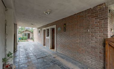 CASA 4 AMB C/QUINCHO JARDIN Y COCHERA MORENO