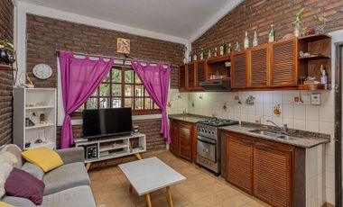 CASA 4 AMB C/QUINCHO JARDIN Y COCHERA MORENO