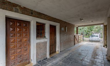 CASA 4 AMB C/QUINCHO JARDIN Y COCHERA MORENO