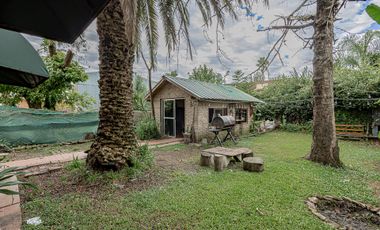CASA 4 AMB C/QUINCHO JARDIN Y COCHERA MORENO