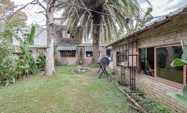 CASA 4 AMB C/QUINCHO JARDIN Y COCHERA MORENO