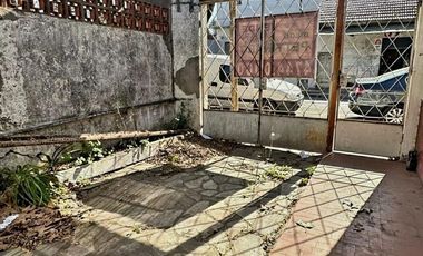Casa a refaccionar en lote propio de 334 mts