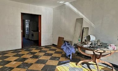 Casa a refaccionar en lote propio de 334 mts