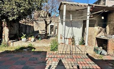 Casa a refaccionar en lote propio de 334 mts