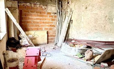 Casa a refaccionar en lote propio de 334 mts