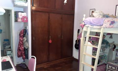VENTA LOTE CON CASA 3 AMB CON GARAGE Y PARQUE