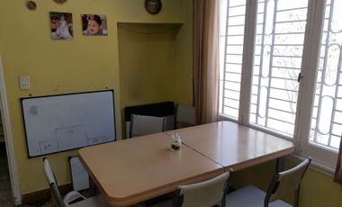 VENTA LOTE CON CASA 3 AMB CON GARAGE Y PARQUE