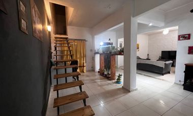 CASA EN VENTA CON GRAN TERRENO - AMENABAR 3766