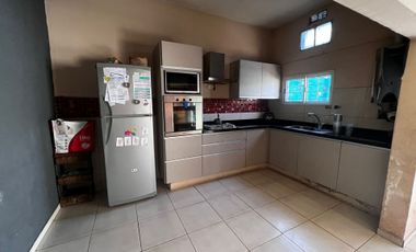 CASA EN VENTA CON GRAN TERRENO - AMENABAR 3766