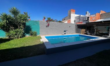 CASA EN VENTA CON GRAN TERRENO - AMENABAR 3766