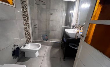 CASA EN VENTA CON GRAN TERRENO - AMENABAR 3766