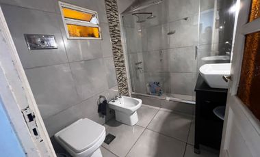 CASA EN VENTA CON GRAN TERRENO - AMENABAR 3766