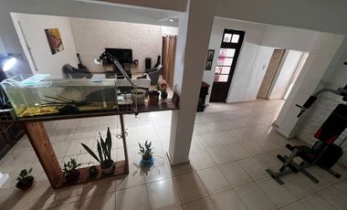 CASA EN VENTA CON GRAN TERRENO - AMENABAR 3766