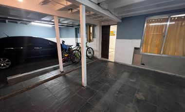 CASA EN VENTA CON GRAN TERRENO - AMENABAR 3766