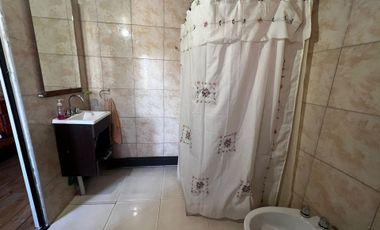 CASA EN VENTA CON GRAN TERRENO - AMENABAR 3766
