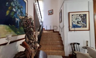 Casa de oportunidad en Conocoto con 5 dormitorios y piscina cubierta